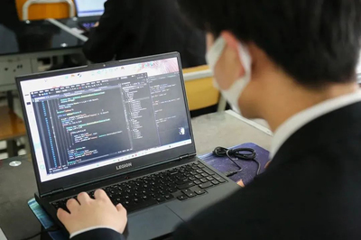 全棧開發(fā)培訓 從建材行業(yè)到IT精英的轉(zhuǎn)型之路——北京八維教育